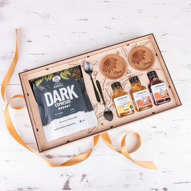 PREMIUM kavos rinkinys medinėje dėžutėje su individualiu motyvu 