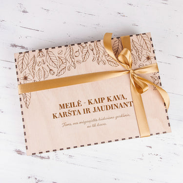 Kavos rinkinys KLASIK medinėje dėžutėje su pritaikytu motyvu 